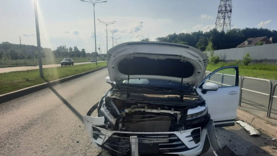 В Самаре произошло серьезное ДТП: два автомобиля столкнулись на улице Арена 2018